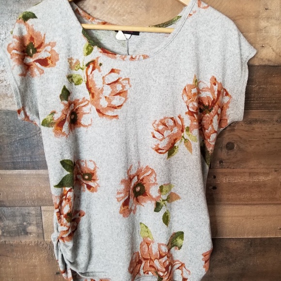 Tops - MATERNITY FLORAL TEE SHIRT